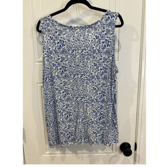 Lane Bryant 18/20 White with Blue Floral Tank Top EUC Casual Beach Sleeveless - Picture 2 of 7